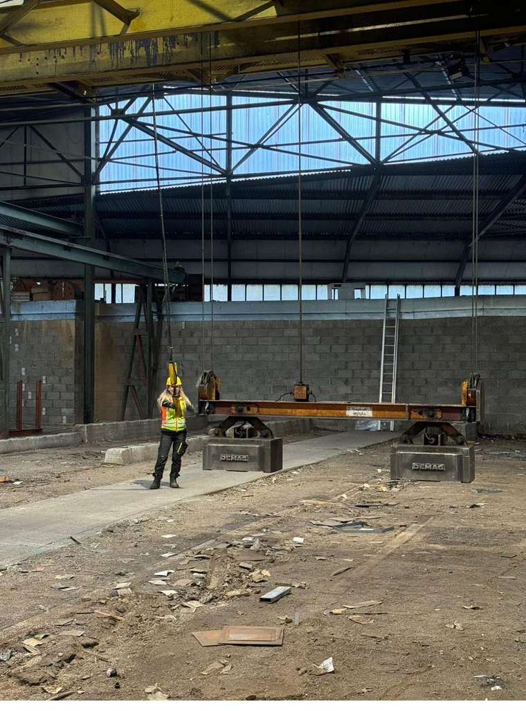 Leere Halle nach Übergabe – NELO Metals