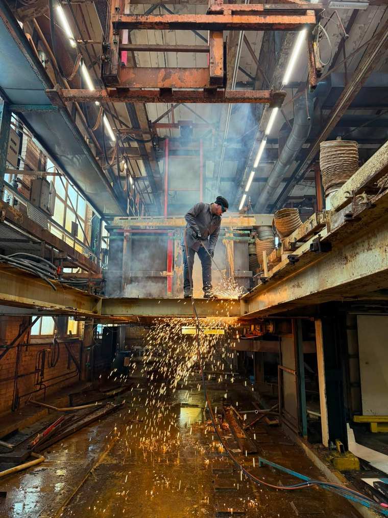 Brennschneiden mit Funkenflug – NELO Metals